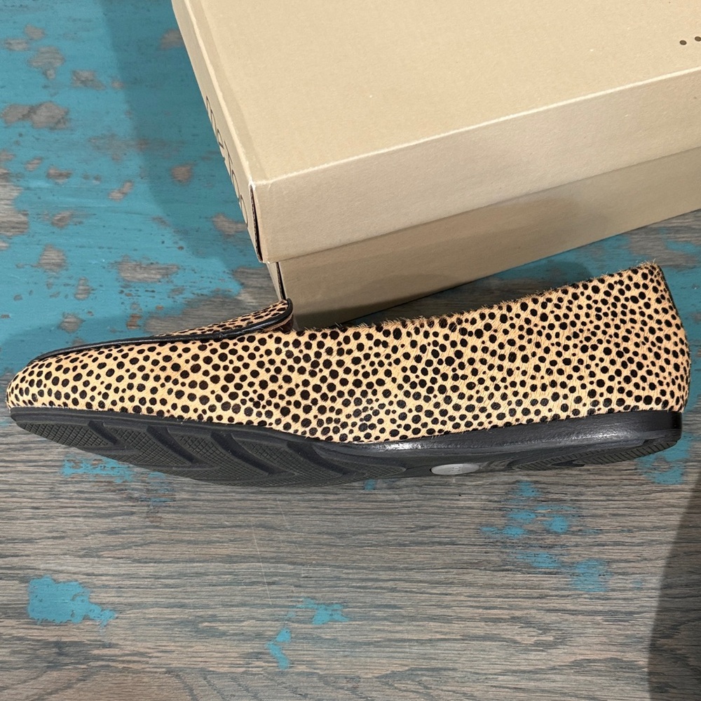 NEW IN BOX me too Leopard-Print Slip-On Calf Hair Flats in Tan and Black-10 - Picture 5 of 11
